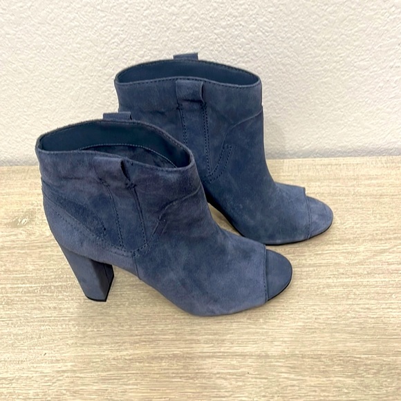 NWT Vince Camuto Peep Toe - Picture 1 of 7